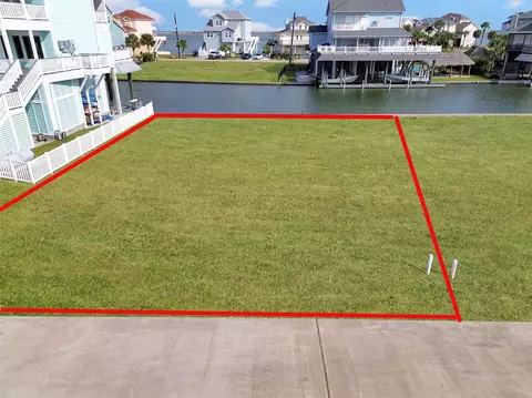 510 Neptune Cir, Tiki Island, TX 77554