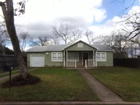 207 E Converse St, Weimar, TX 78962 photo 1