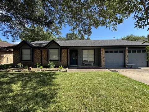 1814 Crooked Creek Ln, Pearland, TX 77581