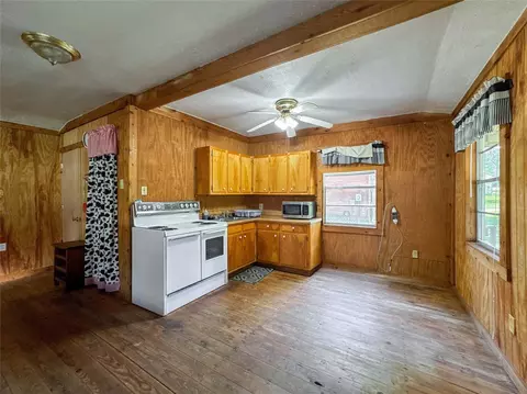 Kitchen - 206 Tallow St, Onalaska, TX 77360 photo 2 of 3