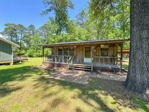 Exterior - 206 Tallow St, Onalaska, TX 77360 photo 2 of 13