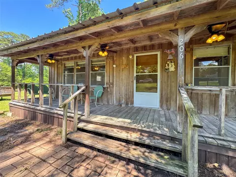 Exterior - 206 Tallow St, Onalaska, TX 77360 photo 3 of 13