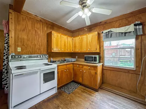 Kitchen - 206 Tallow St, Onalaska, TX 77360 photo 3 of 3