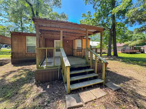 Exterior - 206 Tallow St, Onalaska, TX 77360 photo 7 of 13