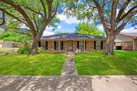 5826 Autumn Forest Dr, Houston, TX 77092