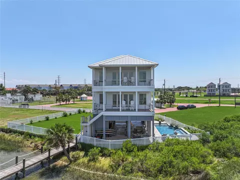 3515 Hudson Ct, Galveston, TX 77554