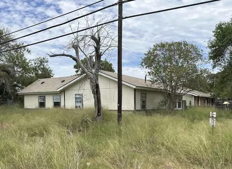 354 S 9th St, Aransas Pass, TX 78336