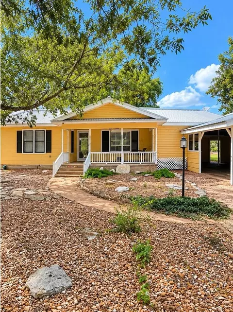 5706 Anders-daniels, La Grange, TX 78945