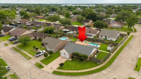 1302 Canyon Springs Dr, La Porte, TX 77571