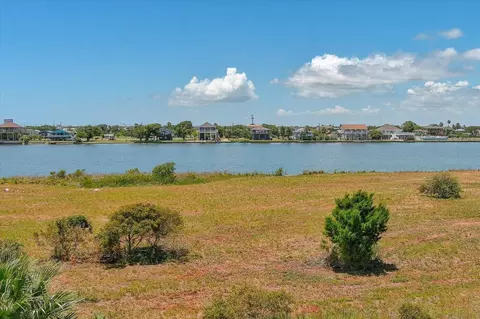 1105 Bobs Rd, Crystal Beach, TX 77650