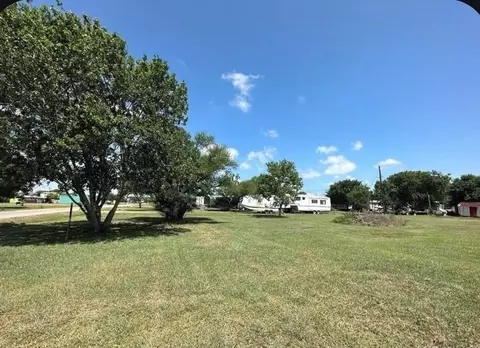 1105 W Cleveland Ave, Seadrift, TX 77983
