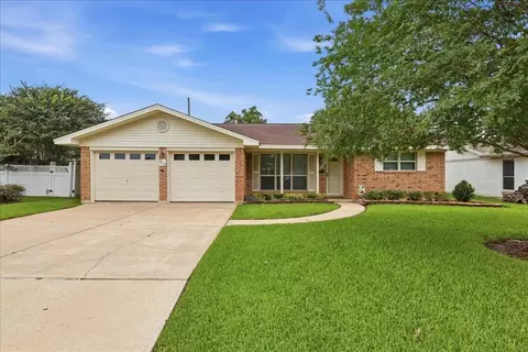 1012 Mimosa Dr, Nederland, TX 77627