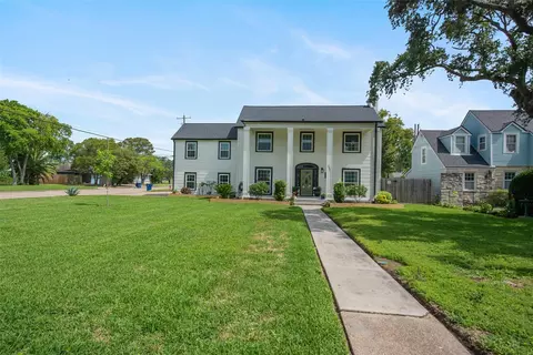 132 13th Ave N, Texas City, TX 77590