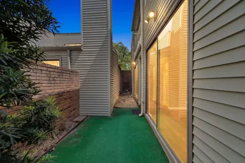 1107 Jackson Blvd #A, Houston, TX 77006