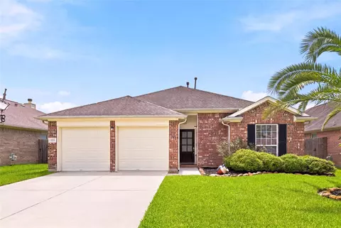 8226 Mandalay Bay Dr, Baytown, TX 77523