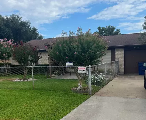 3021 3rd Ave N, Texas City, TX 77590