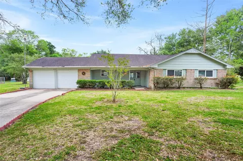 1717 Jones St, Alvin, TX 77511