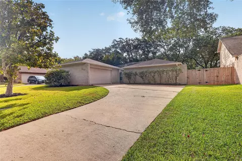 2747 Colony Dr, Sugar Land, TX 77479