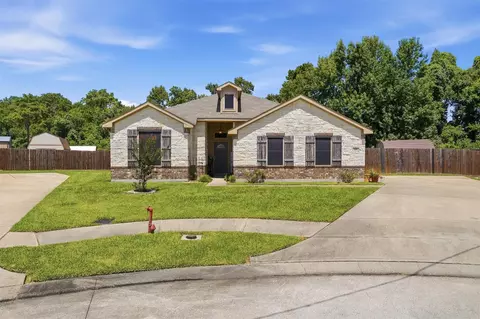 105 Jessica Dr, Dayton, TX 77535