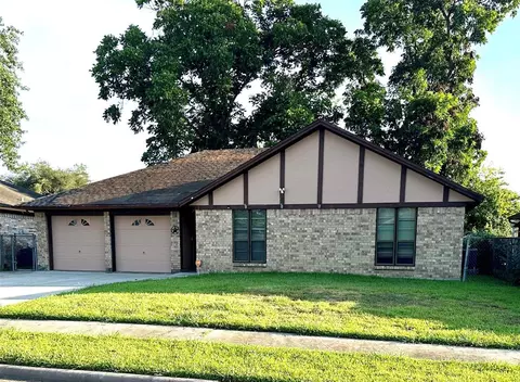3401 Meadow Loop E, Pasadena, TX 77505 photo 1