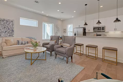 6022 Beall St, Houston, TX 77091