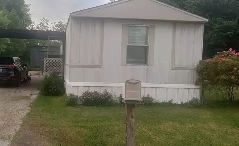 902 Ferol Ln, Highlands, TX 77562