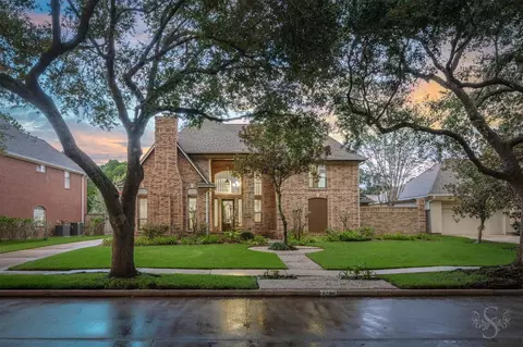 3722 Springhill Ln, Sugar Land, TX 77479