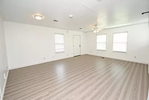 1231 W 7th St, Freeport, TX 77541