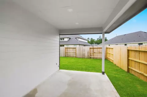 Exterior - 407 Summerset Landing Ct, Conroe, TX 77304 photo 4 of 5