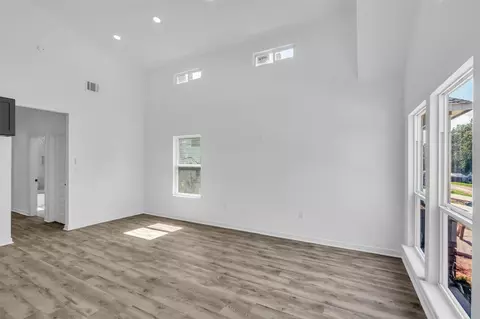 Living - 117 Rain Forest Rd, Onalaska, TX 77360 photo 2 of 3