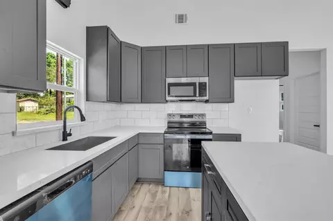 Kitchen - 117 Rain Forest Rd, Onalaska, TX 77360 photo 4 of 8