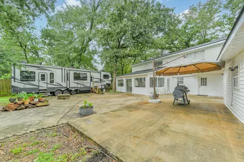 Exterior - 912 Brook Forest Dr, Conroe, TX 77385 photo 6 of 7