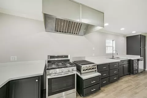 Kitchen - 912 Brook Forest Dr, Conroe, TX 77385 photo 4 of 5