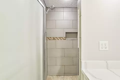 Bath - 912 Brook Forest Dr, Conroe, TX 77385 photo 3 of 4