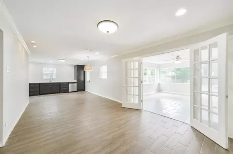 Living - 912 Brook Forest Dr, Conroe, TX 77385 photo 3 of 8