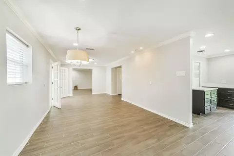 Living - 912 Brook Forest Dr, Conroe, TX 77385 photo 5 of 8