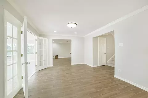 Living - 912 Brook Forest Dr, Conroe, TX 77385 photo 4 of 8