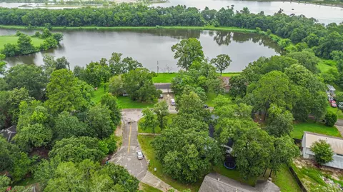 View/Area - 912 Brook Forest Dr, Conroe, TX 77385 photo 5 of 6