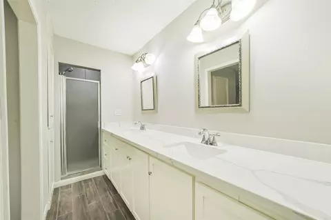 Bath - 912 Brook Forest Dr, Conroe, TX 77385 photo 2 of 4