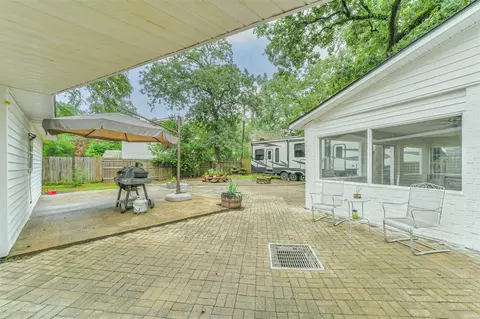 Exterior - 912 Brook Forest Dr, Conroe, TX 77385 photo 3 of 7