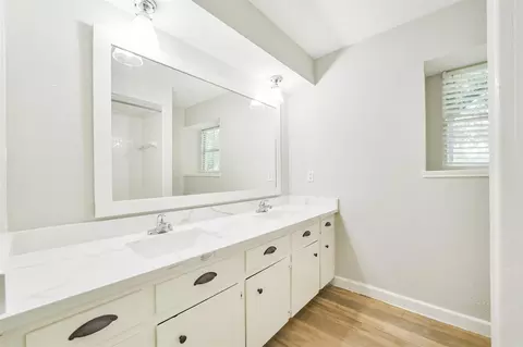 Bath - 912 Brook Forest Dr, Conroe, TX 77385 photo 4 of 4