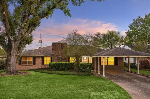 9813 Pine Lake Drive Dr, Houston, TX 77055