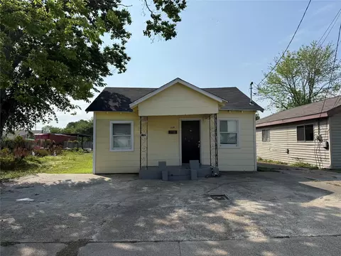 1129 Beech St, Baytown, TX 77520
