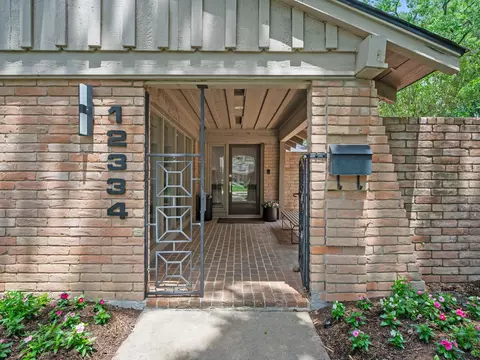 12334 Huntingwick Dr, Houston, TX 77024