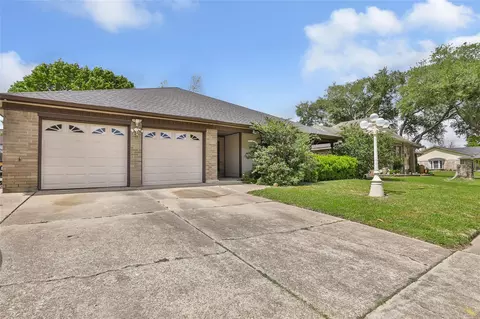 6006 Egypt Dr, Pasadena, TX 77505