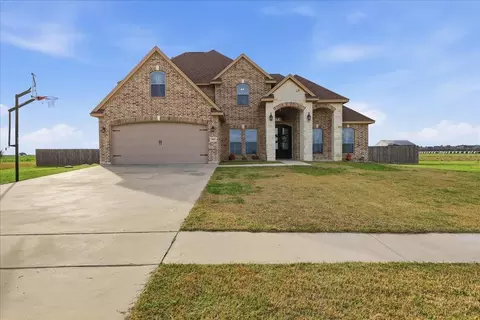 2400 Diamond D Dr, Beaumont, TX 77713
