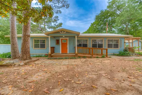 104 W Paradise Dr, Trinity, TX 75862
