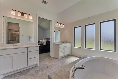 Bath - 13147 Soaring Forest Dr, Conroe, TX 77302 photo 3 of 5