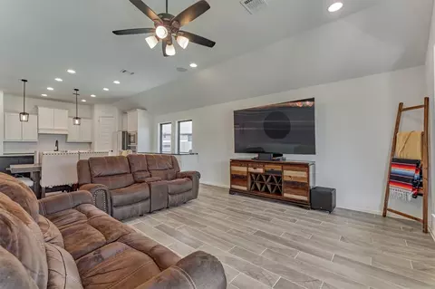 Living - 13147 Soaring Forest Dr, Conroe, TX 77302 photo 1 of 1