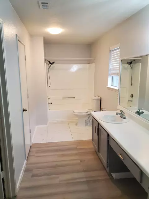 Bath - 3626 Nutwood Ln, Spring, TX 77389 photo 1 of 2